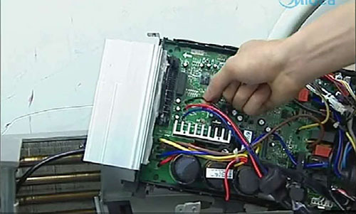 伊宁美的空调电话是多少